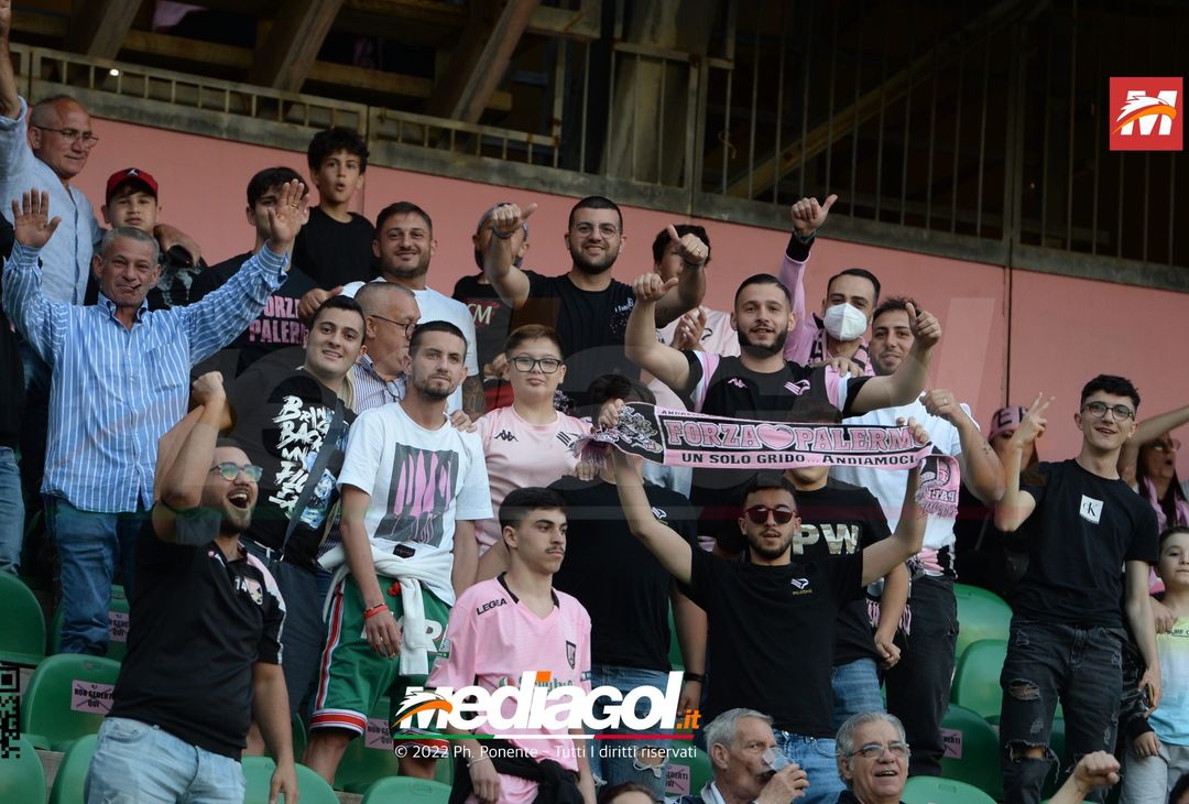 Fototifo, i tifosi allo stadio per Palermo-Virtus Entella 2-2 (gallery) - immagine 23