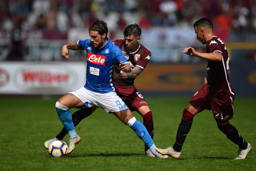 TURIN, ITALY - SEPTEMBER 23: Daniele Baselli (R) of Torino FC competes with Simone Verdi of SSC Napoli during the Serie A match between Torino FC and SSC Napoli at Stadio Olimpico di Torino on September 23, 2018 in Turin, Italy. (Photo by Valerio Pennicino/Getty Images) TURIN, ITALY - SEPTEMBER 23: Daniele Baselli (R) of Torino FC competes with Simone Verdi of SSC Napoli during the Serie A match between Torino FC and SSC Napoli at Stadio Olimpico di Torino on September 23, 2018 in Turin, Italy. (Photo by Valerio Pennicino/Getty Images)