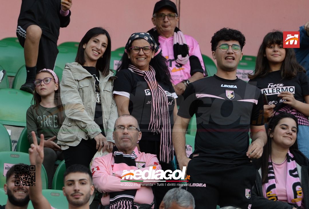 Fototifo, i tifosi allo stadio per Palermo-Virtus Entella 2-2 (gallery) - immagine 27