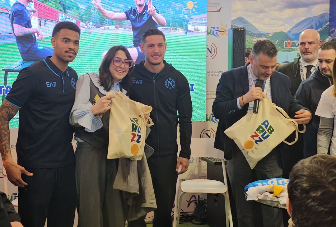 GALLERY Foto con i tifosi per Mazzocchi e Ngonge dopo la presentazione dei ritiri - immagine 6