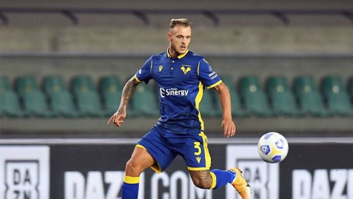 VERONA, ITALY - SEPTEMBER 19: Federico Dimarco of Hellas Verona in action during the Serie A match between Hellas Verona FC and AS Roma at Stadio Marcantonio Bentegodi on September 19, 2020 in Verona, Italy. (Photo by Alessandro Sabattini/Getty Images) LIVE – Tutti gli assist di giornata: c’è il +1 per Dimarco contro il Parma - immagine 1