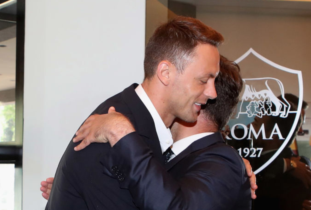 Le immagini di Matic alla firma del contratto con la Roma – FOTO GALLERY - immagine 11
