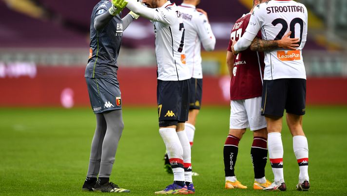 TURIN, ITALY - FEBRUARY 13: Mattia Perin and Davide Zappacosta of Genoa C.F.C. interact following the Serie A match between Torino FC and Genoa CFC at Stadio Olimpico di Torino on February 13, 2021 in Turin, Italy. Sporting stadiums around Italy remain under strict restrictions due to the Coronavirus Pandemic as Government social distancing laws prohibit fans inside venues resulting in games being played behind closed doors. (Photo by Valerio Pennicino/Getty Images) TURIN, ITALY - FEBRUARY 13: Mattia Perin and Davide Zappacosta of Genoa C.F.C. interact following the Serie A match between Torino FC and Genoa CFC at Stadio Olimpico di Torino on February 13, 2021 in Turin, Italy. Sporting stadiums around Italy remain under strict restrictions due to the Coronavirus Pandemic as Government social distancing laws prohibit fans inside venues resulting in games being played behind closed doors. (Photo by Valerio Pennicino/Getty Images)