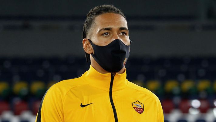 during the Serie A match between AS Roma and ACF Fiorentina at Stadio Olimpico on November 1, 2020 in Rome, Italy. Roma, niente Juve per Smalling: è lesione muscolare! I tempi di recupero - immagine 1