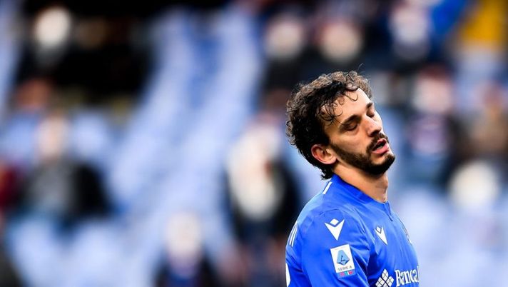 GENOA, ITALY - JANUARY 15: Manolo Gabbiadini of Sampdoria reacts during the Serie A match between UC Sampdoria and Torino FC at Stadio Luigi Ferraris on January 15, 2022 in Genoa, Italy. (Photo by Getty Images) Sampdoria, condizioni da valutare per Gabbiadini dopo il Napoli: il cambio era forzato - immagine 1