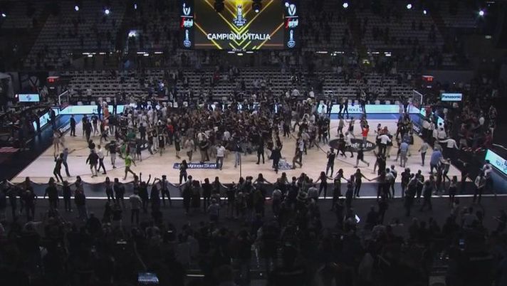 Salire sul carro della Virtus Bologna nel giorno del titolo tricolore: si può? 