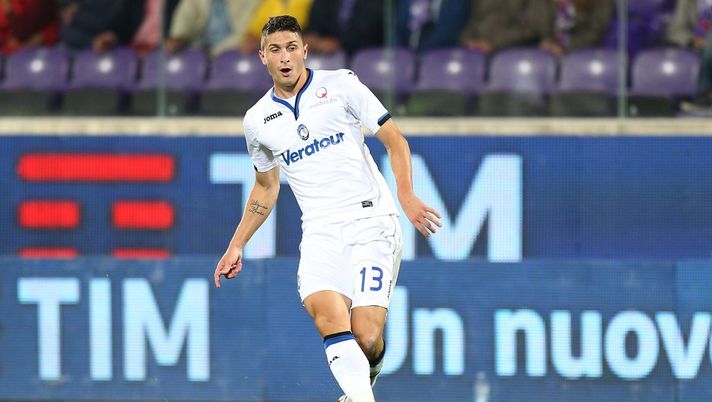 FLORENCE, ITALY - SEPTEMBER 24: Mattia Caldara of Atalanta BC in action during the Serie A match between FC Crotone and Benevento Calcio at Stadio Artemio Franchi on September 24, 2017 in Florence, Italy.  (Photo by Gabriele Maltinti/Getty Images) 