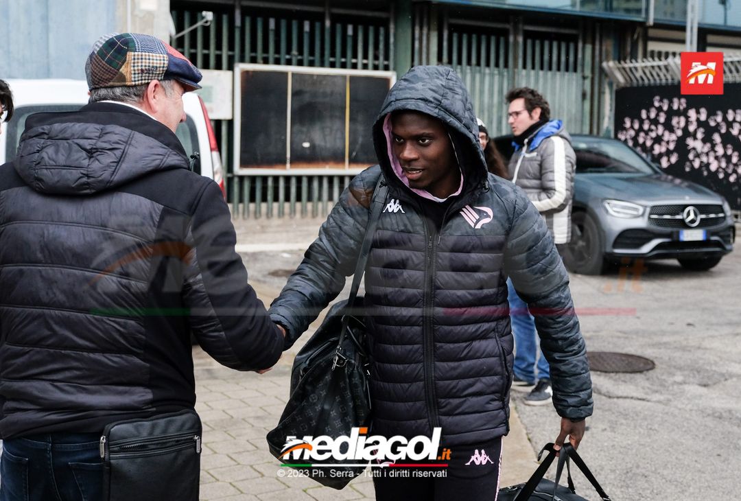 FOTO Genoa-Palermo, i rosanero in partenza dallo stadio “Renzo Barbera” (Gallery) - immagine 8