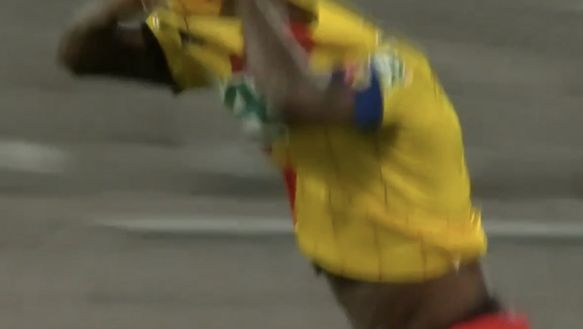 Prima di segnare il gol decisivo nel derby, Fofana all’arbitro: “Se mi tolgo la maglia è rosso…?”- immagine 2