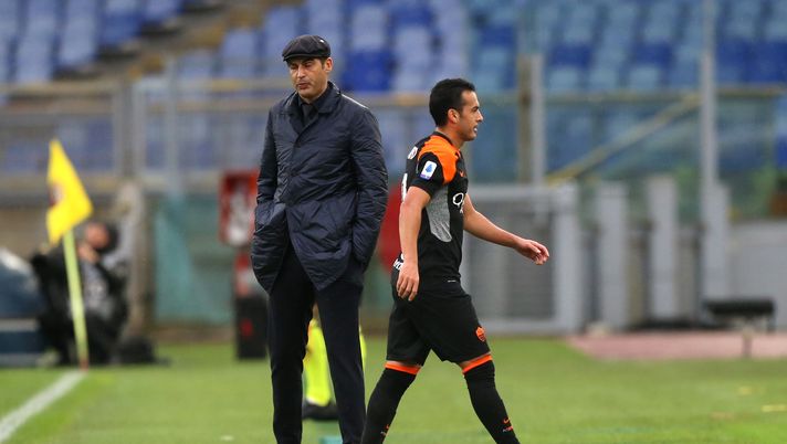ROME, ITALY - DECEMBER 06: Pedro of Roma leaves the pitch after being sent off after being shown a second yellow card during the Serie A match between AS Roma and US Sassuolo at Stadio Olimpico on December 06, 2020 in Rome, Italy. Sporting stadiums around Italy remain under strict restrictions due to the Coronavirus Pandemic as Government social distancing laws prohibit fans inside venues resulting in games being played behind closed doors. (Photo by Paolo Bruno/Getty Images) ROME, ITALY - DECEMBER 06: Pedro of Roma leaves the pitch after being sent off after being shown a second yellow card during the Serie A match between AS Roma and US Sassuolo at Stadio Olimpico on December 06, 2020 in Rome, Italy. Sporting stadiums around Italy remain under strict restrictions due to the Coronavirus Pandemic as Government social distancing laws prohibit fans inside venues resulting in games being played behind closed doors. (Photo by Paolo Bruno/Getty Images)