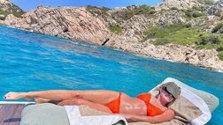 Che fisico, Paola Ferrari: lo scatto senza filtri in vacanza scatena i complimenti di tutti