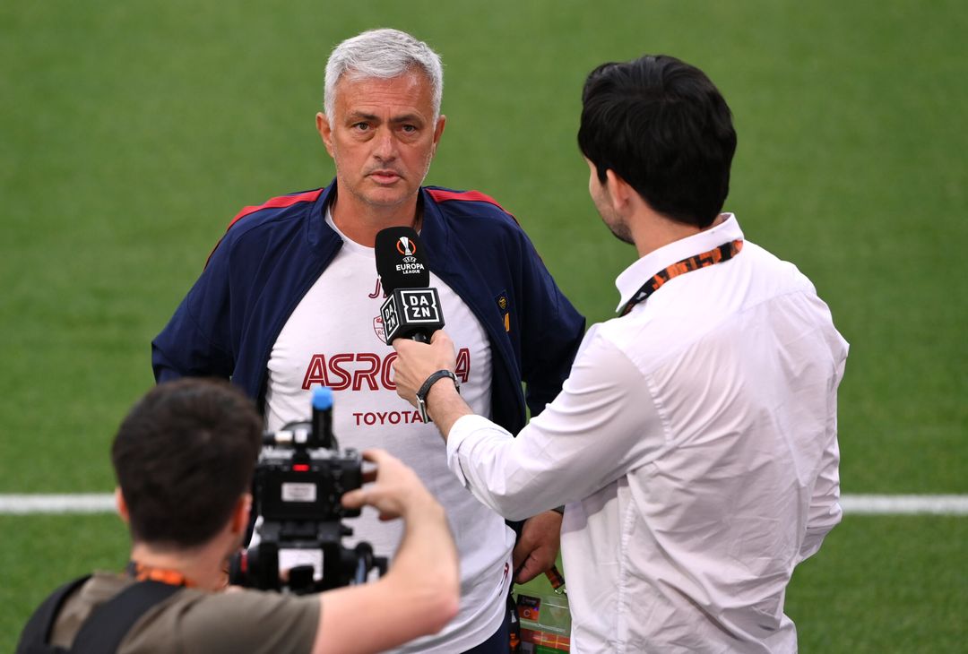 La Roma sul prato della Puskas Arena. Domani la finale – FOTO GALLERY - immagine 46