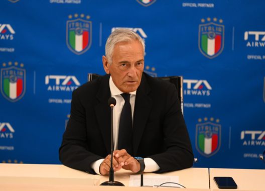 FLORENCE, ITALY - SEPTEMBER 22: President FIGC Gabriele Gravina speaks with the media during ITA Airways-FIGC press conference at Centro Tecnico Federale di Coverciano on September 22, 2022 in Florence, Italy. (Photo by Claudio Villa/Getty Images) Gravina, nuova carica per il presidente della FIGC- immagine 2