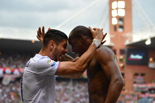 GENOA, ITALY - MAY 06: Bryan Dabo (R) of ACF Fiorentina celebrates a goal with team mate Diego Falcinelli during the serie A match between Genoa CFC and ACF Fiorentina at Stadio Luigi Ferraris on May 6, 2018 in Genoa, Italy. (Photo by Valerio Pennicino/Getty Images) GENOA, ITALY - MAY 06: Bryan Dabo (R) of ACF Fiorentina celebrates a goal with team mate Diego Falcinelli during the serie A match between Genoa CFC and ACF Fiorentina at Stadio Luigi Ferraris on May 6, 2018 in Genoa, Italy. (Photo by Valerio Pennicino/Getty Images)
