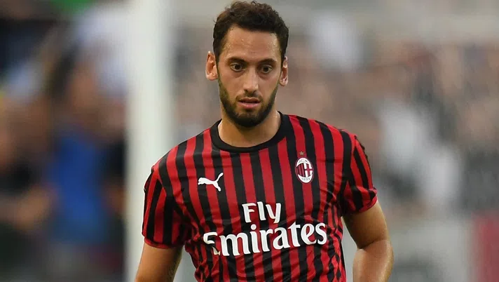 Hakan Calhanoglu, centrocampista turco del Milan (credits: GETTY Images)