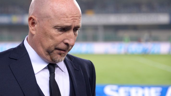 VERONA, ITALY - OCTOBER 26:  Head coach  of Chievo Verona Rolando Maran looks on during the Serie A match between AC ChievoVerona and Bologna FC at Stadio Marc'Antonio Bentegodi on October 26, 2016 in Verona, Italy.  (Photo by Dino Panato/Getty Images) 
