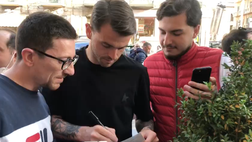 VIDEO Palermo, Brunori incontra i tifosi: selfie e autografi per il bomber rosanero