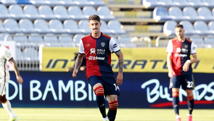 CAGLIARI, ITALY - APRIL 25: Alessandro Deiola of Cagliari in action during the Serie A match between Cagliari Calcio and AS Roma at Sardegna Arena on April 25, 2021 in Cagliari, Italy. Sporting stadiums around Italy remain under strict restrictions due to the Coronavirus Pandemic as Government social distancing laws prohibit fans inside venues resulting in games being played behind closed doors. (Photo by Enrico Locci/Getty Images) CAGLIARI, ITALY - APRIL 25: Alessandro Deiola of Cagliari in action during the Serie A match between Cagliari Calcio and AS Roma at Sardegna Arena on April 25, 2021 in Cagliari, Italy. Sporting stadiums around Italy remain under strict restrictions due to the Coronavirus Pandemic as Government social distancing laws prohibit fans inside venues resulting in games being played behind closed doors. (Photo by Enrico Locci/Getty Images)