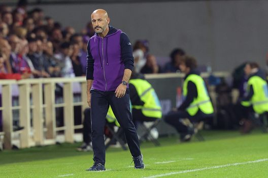FLORENCE, ITALY - OCTOBER 10: Vincenzo Italiano manager of ACF Fiorentina reacts during the Serie A match between ACF Fiorentina and SS Lazio at Stadio Artemio Franchi on October 10, 2022 in Florence, Italy. (Photo by Gabriele Maltinti/Getty Images) Fiorentina seconda per infortuni in Serie A: ma c’è un dato incoraggiante- immagine 2