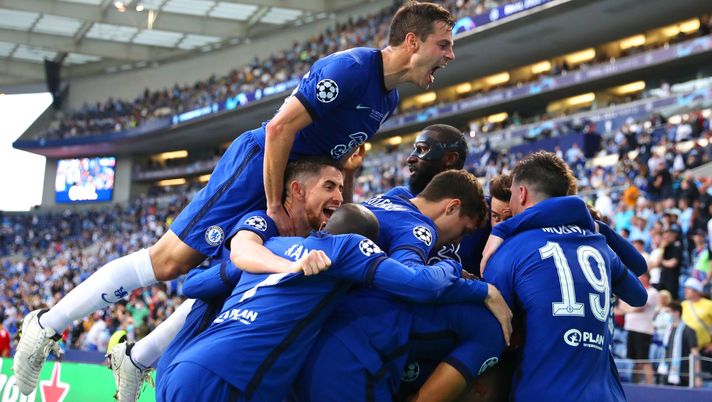 PORTO, PORTUGAL - MAY 29: Kai Havertz of Chelsea (hidden) celebrates with team mates after scoring their side's first goal during the UEFA Champions League Final between Manchester City and Chelsea FC at Estadio do Dragao on May 29, 2021 in Porto, Portugal. (Photo by Jose Coelho - Pool/Getty Images) PORTO, PORTUGAL - MAY 29: Kai Havertz of Chelsea (hidden) celebrates with team mates after scoring their side's first goal during the UEFA Champions League Final between Manchester City and Chelsea FC at Estadio do Dragao on May 29, 2021 in Porto, Portugal. (Photo by Jose Coelho - Pool/Getty Images)