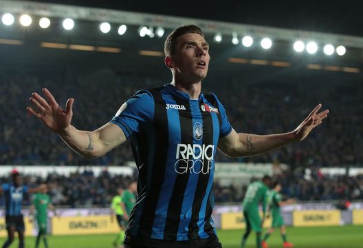 BERGAMO, ITALY - MARCH 03: Robin Gosens of Atalanta BC celebrates his goal during the Serie A match between Atalanta BC and ACF Fiorentina at Stadio Atleti Azzurri d'Italia on March 3, 2019 in Bergamo, Italy. (Photo by Emilio Andreoli/Getty Images) BERGAMO, ITALY - MARCH 03: Robin Gosens of Atalanta BC celebrates his goal during the Serie A match between Atalanta BC and ACF Fiorentina at Stadio Atleti Azzurri d'Italia on March 3, 2019 in Bergamo, Italy. (Photo by Emilio Andreoli/Getty Images)