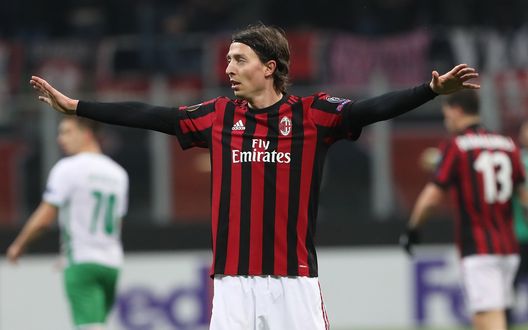 MILAN, ITALY - FEBRUARY 22: Riccardo Montolivo of AC Milan gestures during UEFA Europa League Round of 32 match between AC Milan and Ludogorets Razgrad at the San Siro on February 22, 2018 in Milan, Italy. (Photo by Marco Luzzani/Getty Images) MILAN, ITALY - FEBRUARY 22: Riccardo Montolivo of AC Milan gestures during UEFA Europa League Round of 32 match between AC Milan and Ludogorets Razgrad at the San Siro on February 22, 2018 in Milan, Italy. (Photo by Marco Luzzani/Getty Images)