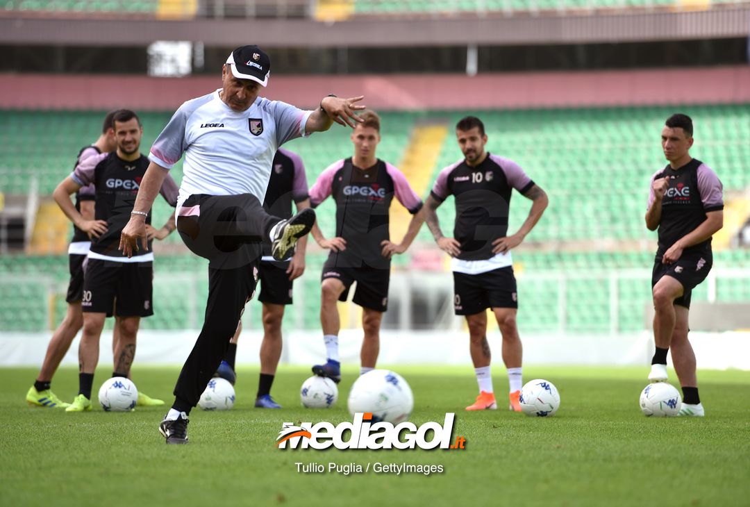  PALERMO, ITALY - APRIL 25:  Head coach Delio Rossi of US Citta' di Palermo, in actyion during a training session at Stadio Renzo Barbera on April 25, 2019 in Palermo, Italy. (Photo by Tullio M. Puglia/Getty Images) 