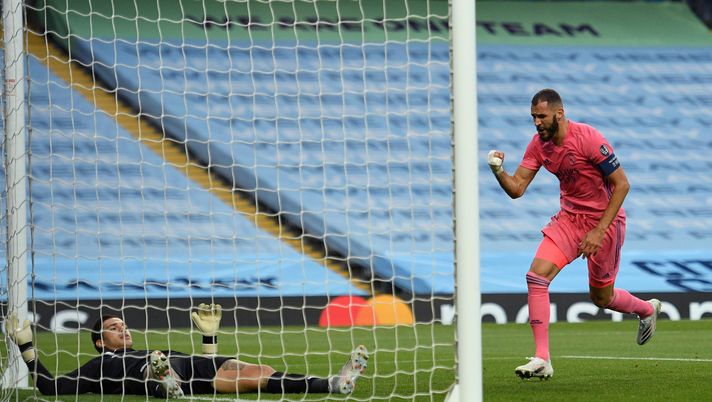 MANCHESTER, ENGLAND - AUGUST 07: Karim Benzema of Real Madrid celebrates after scoring his team's first goal during the UEFA Champions League round of 16 second leg match between Manchester City and Real Madrid at Etihad Stadium on August 07, 2020 in Manchester, England. (Photo by Oli Scarff/Pool via Getty Images) MANCHESTER, ENGLAND - AUGUST 07: Karim Benzema of Real Madrid celebrates after scoring his team's first goal during the UEFA Champions League round of 16 second leg match between Manchester City and Real Madrid at Etihad Stadium on August 07, 2020 in Manchester, England. (Photo by Oli Scarff/Pool via Getty Images)