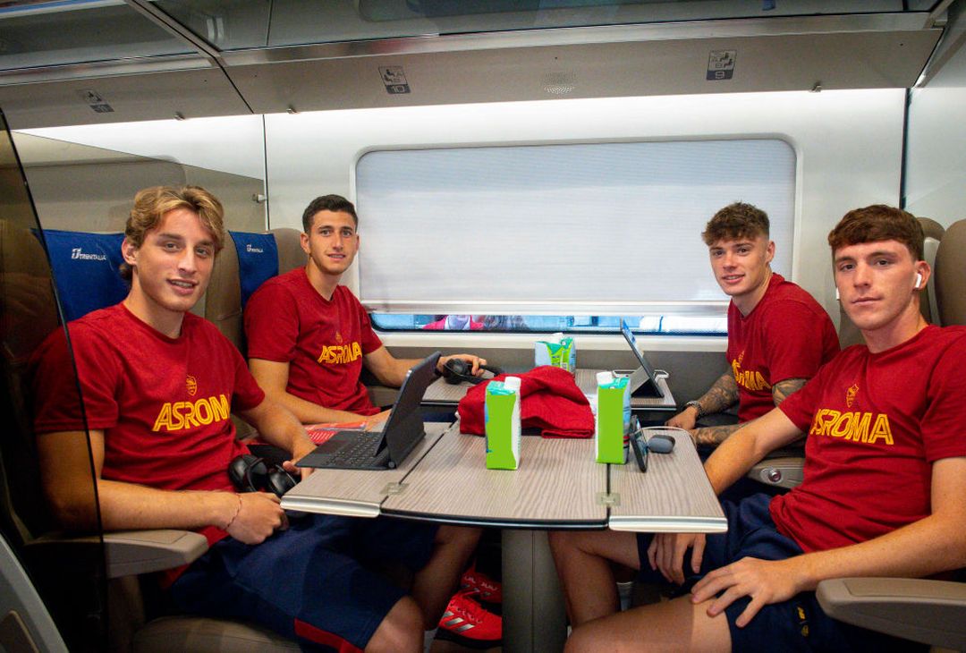 Roma, la partenza della squadra per Salerno – FOTO GALLERY - immagine 8