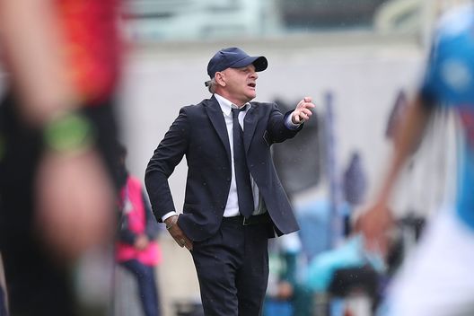 FLORENCE, ITALY - MAY 16: Giuseppe Iachini manager of AFC Fiorentina gestures during the Serie A match between ACF Fiorentina and SSC Napoli at Stadio Artemio Franchi on May 16, 2021 in Florence, Italy. (Photo by Gabriele Maltinti/Getty Images) FLORENCE, ITALY - MAY 16: Giuseppe Iachini manager of AFC Fiorentina gestures during the Serie A match between ACF Fiorentina and SSC Napoli at Stadio Artemio Franchi on May 16, 2021 in Florence, Italy. (Photo by Gabriele Maltinti/Getty Images)