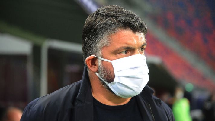 BOLOGNA, ITALY - NOVEMBER 08: Gennaro Gattuso head coach of SSC Napoli looks on prior the beginning of the Serie A match between Bologna FC and SSC Napoli at Stadio Renato Dall'Ara on November 08, 2020 in Bologna, Italy. (Photo by Mario Carlini / Iguana Press/Getty Images) Gattuso: “Osimhen la pagherà! Ho fatto una figuraccia a spedirlo in Nigeria: non sta bene…” - immagine 1