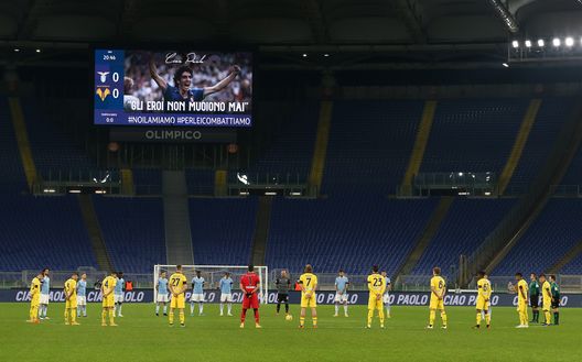 ROME, ITALY - DECEMBER 12: Players of SS Lazio and Hellas Verona FC participate in a minute silence in memory of Paolo Rossi prior to the Serie A match between SS Lazio and Hellas Verona FC at Stadio Olimpico on December 12, 2020 in Rome, Italy. Sporting stadiums around Italy remain under strict restrictions due to the Coronavirus Pandemic as Government social distancing laws prohibit fans inside venues resulting in games being played behind closed doors. (Photo by Paolo Bruno/Getty Images) ROME, ITALY - DECEMBER 12: Players of SS Lazio and Hellas Verona FC participate in a minute silence in memory of Paolo Rossi prior to the Serie A match between SS Lazio and Hellas Verona FC at Stadio Olimpico on December 12, 2020 in Rome, Italy. Sporting stadiums around Italy remain under strict restrictions due to the Coronavirus Pandemic as Government social distancing laws prohibit fans inside venues resulting in games being played behind closed doors. (Photo by Paolo Bruno/Getty Images)