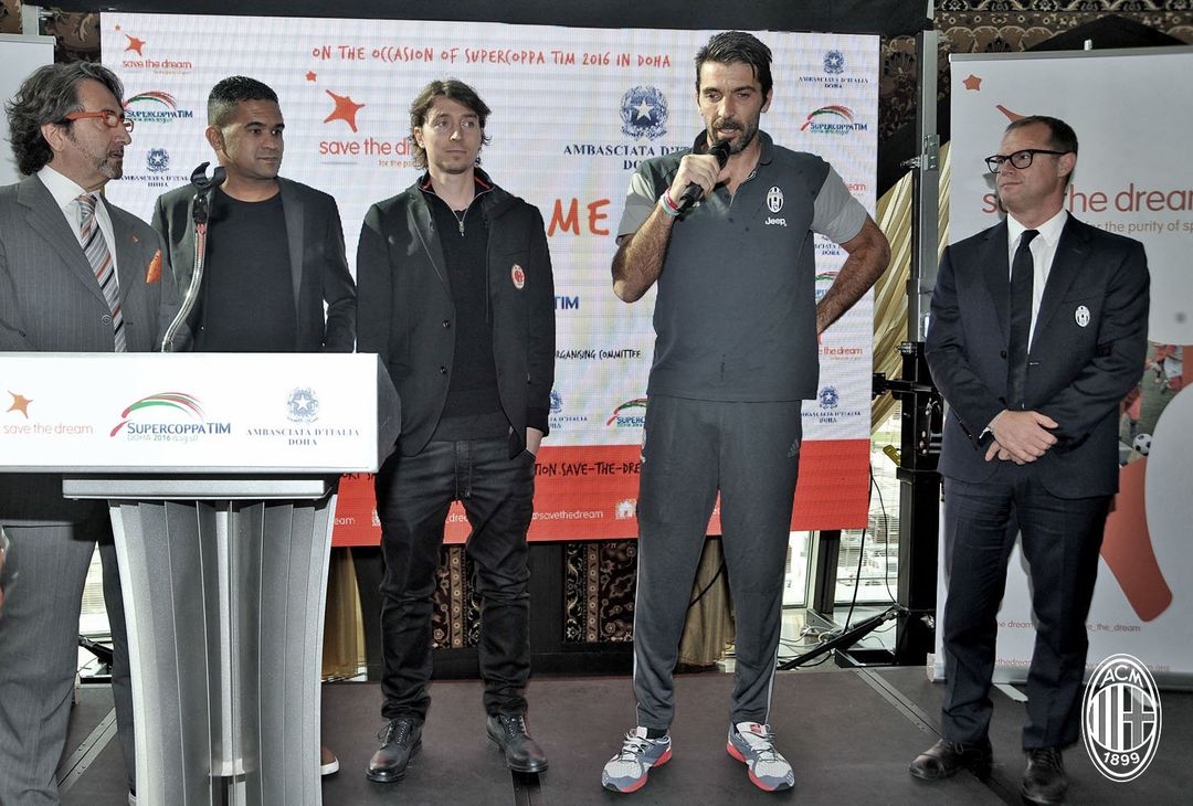  Serginho, Riccardo Montolivo, Gianluigi Buffon e Gianluca Pessotto a Doha (credits: Official A.C. Milan Twitter account) 