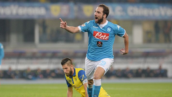 Serie A: ancora Higuain e il Napoli entra nel club delle ‘seconde’. Chievo k.o. in casa, il racconto e le immagini  Serie A: ancora Higuain e il Napoli entra nel club delle ‘seconde’. Chievo k.o. in casa, il racconto e le immagini