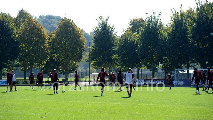 Trigoria: rifinitura in vista di Catania. Con il gruppo Osvaldo e Marquinho, assenti De Rossi e Kjaer - immagine 1