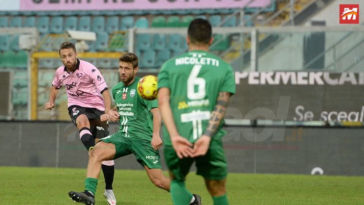 Monopoli, focolaio Covid e partita contro il Palermo rinviata: riscontrate altre 15 positività Monopoli, focolaio Covid e partita contro il Palermo rinviata: riscontrate altre 15 positività
