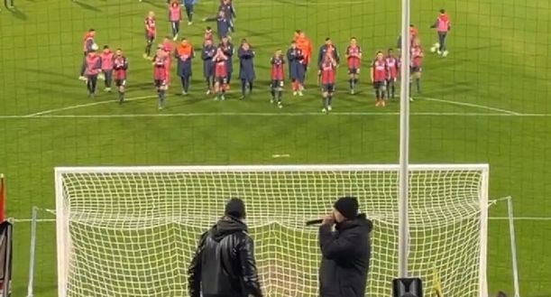Crotone, seggiolino in campo al derby contro il Catanzaro: Daspo di 2 anni- immagine 2