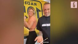 VIDEO / Diletta Leotta balla in radio, ma arriva qualcuno a disturbarla