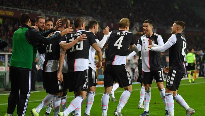 TURIN, ITALY - NOVEMBER 02: Matthijs de Ligt (3th R) of Juventus celebrates after scored the opening goal with team mate Cristiano Ronaldo during the Serie A match between Torino FC and Juventus at Stadio Olimpico di Torino on November 2, 2019 in Turin, Italy. (Photo by Valerio Pennicino/Getty Images) TURIN, ITALY - NOVEMBER 02: Matthijs de Ligt (3th R) of Juventus celebrates after scored the opening goal with team mate Cristiano Ronaldo during the Serie A match between Torino FC and Juventus at Stadio Olimpico di Torino on November 2, 2019 in Turin, Italy. (Photo by Valerio Pennicino/Getty Images)