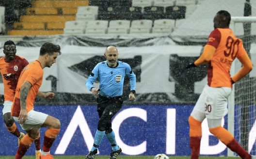 Sotto la neve si gioca il derby alla Vodafone Arena Sotto la neve si gioca il derby alla Vodafone Arena