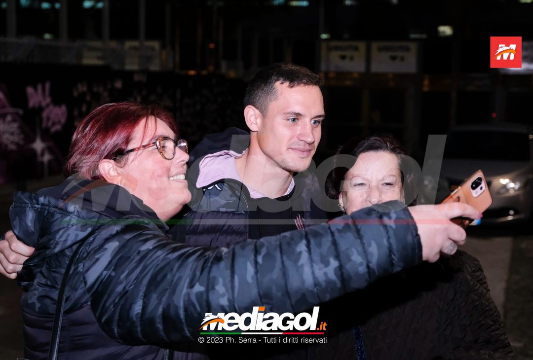 FOTO Ascoli-Palermo, i rosanero in partenza dallo stadio “Renzo Barbera” (Gallery) - immagine 18