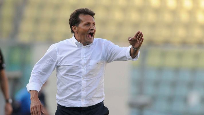MODENA, ITALY - OCTOBER 03: Walter Alfredo Novellino trainer of Reggina Calcio reacts during the match of Serie B between Modena FC and Reggina Calcio at Alberto Braglia Stadium on October 3, 2009 in Modena, Italy. (Photo by Roberto Serra/Getty Images) MODENA, ITALY - OCTOBER 03: Walter Alfredo Novellino trainer of Reggina Calcio reacts during the match of Serie B between Modena FC and Reggina Calcio at Alberto Braglia Stadium on October 3, 2009 in Modena, Italy. (Photo by Roberto Serra/Getty Images)