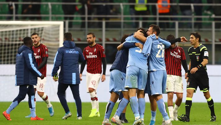 MILAN, ITALY - NOVEMBER 03: The players of the SS Lazio celebrate a victory at the end of the Serie A match between AC Milan and SS Lazio at Stadio Giuseppe Meazza on November 3, 2019 in Milan, Italy. (Photo by Marco Luzzani/Getty Images) MILAN, ITALY - NOVEMBER 03: The players of the SS Lazio celebrate a victory at the end of the Serie A match between AC Milan and SS Lazio at Stadio Giuseppe Meazza on November 3, 2019 in Milan, Italy. (Photo by Marco Luzzani/Getty Images)