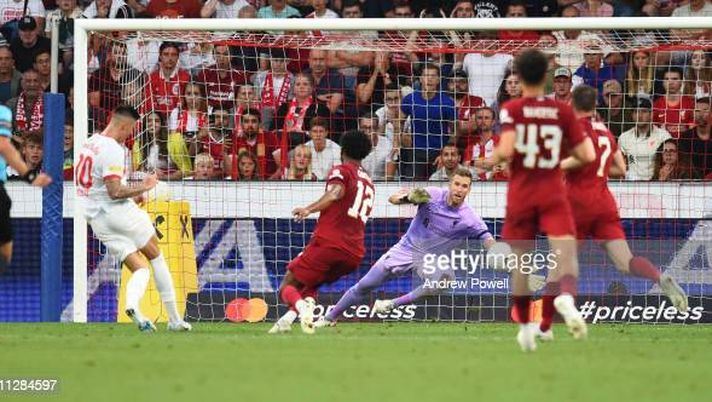 SALZBURG, AUSTRIA - JULY 27: ( THE SUN OUT,THE SUN ON SUNDAY OUT) salzburgs Benjamin sesko scores the first goal during the pre-season friendly match between FC Red Bull Salzburg and FC Liverpool at Red Bull Arena on July 27, 2022 in Salzburg, Austria. (Photo by Andrew Powell/Liverpool FC via Getty Images) Benjamin Sesko RB Salisburgo Calciomercato AC Milan
