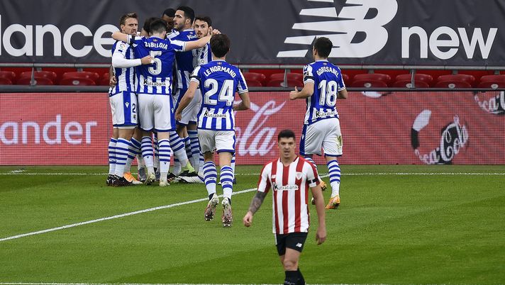 BILBAO, SPAIN - DECEMBER 31: Cristian Portu of Real Sociedad celebrates with his team after scoring the opening goal during the La Liga Santander match between Athletic Club and Real Sociedad at Estadio de San Mames on December 31, 2020 in Bilbao, Spain. Sporting stadiums around Spain remain under strict restrictions due to the Coronavirus Pandemic as Government social distancing laws prohibit fans inside venues resulting in games being played behind closed doors. (Photo by Juan Manuel Serrano Arce/Getty Images) BILBAO, SPAIN - DECEMBER 31: Cristian Portu of Real Sociedad celebrates with his team after scoring the opening goal during the La Liga Santander match between Athletic Club and Real Sociedad at Estadio de San Mames on December 31, 2020 in Bilbao, Spain. Sporting stadiums around Spain remain under strict restrictions due to the Coronavirus Pandemic as Government social distancing laws prohibit fans inside venues resulting in games being played behind closed doors. (Photo by Juan Manuel Serrano Arce/Getty Images)