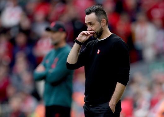 LIVERPOOL, ENGLAND - OCTOBER 01: Roberto De Zerbi, Manager of Brighton & Hove Albion reacts during the Premier League match between Liverpool FC and Brighton & Hove Albion at Anfield on October 01, 2022 in Liverpool, England. (Photo by Clive Brunskill/Getty Images) De Zerbi, inizio forte in Inghilterra: pareggio show del suo Brighton ad Anfield- immagine 2