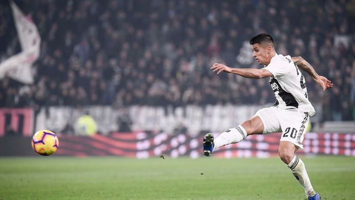 TURIN, ITALY - DECEMBER 07: Joao Cancelo of Juventus in action during the Serie A match between Juventus and FC Internazionale at Allianz Stadium on December 7, 2018 in Turin, Italy. (Photo by Daniele Badolato - Juventus FC/Juventus FC via Getty Images) TURIN, ITALY - DECEMBER 07: Joao Cancelo of Juventus in action during the Serie A match between Juventus and FC Internazionale at Allianz Stadium on December 7, 2018 in Turin, Italy. (Photo by Daniele Badolato - Juventus FC/Juventus FC via Getty Images)