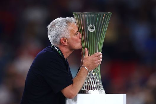 Getty Images Mourinho resterà fino al 2024. Totti: “La Roma può vincere l’Europa League”- immagine 2