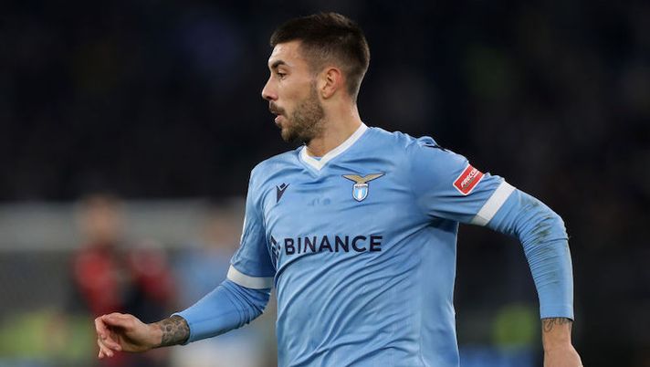 ROME, ITALY - DECEMBER 17: Mattia Zaccagni of Lazio in action during the Serie A match between SS Lazio and Genoa CFC at Stadio Olimpico on December 17, 2021 in Rome, Italy. (Photo by Paolo Bruno/Getty Images) Lazio, dalle ultime su Zaccagni a Milinkovic: cosa filtra verso l’Atalanta - immagine 1
