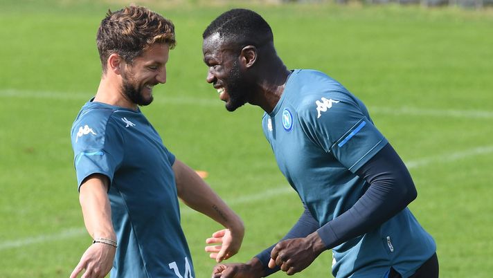 NAPLES, ITALY - NOVEMBER 04: Kalidou Koulibaly (R) and Dries Mertens of Napoli during an SSC Napoli Training Session ahead of the UEFA Europa League Group F stage match between SSC Napoli and HNK Rijeka at on November 04, 2020 in Naples, Italy. (Photo by SSC NAPOLI/SSC NAPOLI via Getty Images) NAPLES, ITALY - NOVEMBER 04: Kalidou Koulibaly (R) and Dries Mertens of Napoli during an SSC Napoli Training Session ahead of the UEFA Europa League Group F stage match between SSC Napoli and HNK Rijeka at on November 04, 2020 in Naples, Italy. (Photo by SSC NAPOLI/SSC NAPOLI via Getty Images)